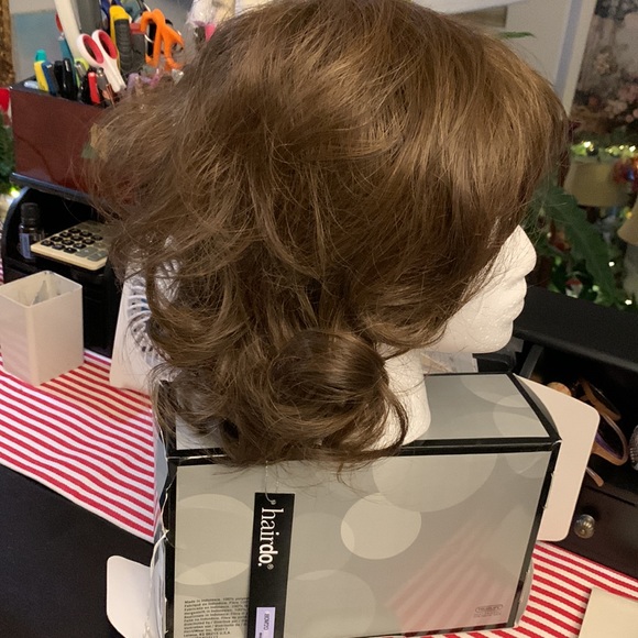 NWTS! Hairdo Glazed Hazelnut Med. Brown Ginger Wig. Natural and Gorgeous! - Picture 4 of 10